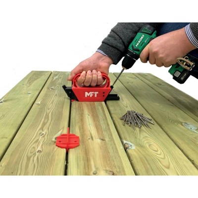 Įrankis terasos medvaržčių įsukimui MFT