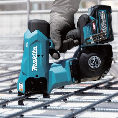 Akumuliatorinis armatūros rišiklis MAKITA 40V Max XGT TR001GZ