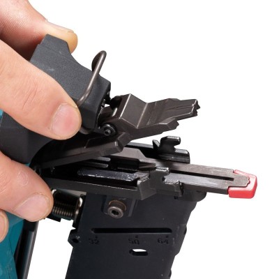 Akumuliatorinė smeigiakalė MAKITA DBN601ZJ